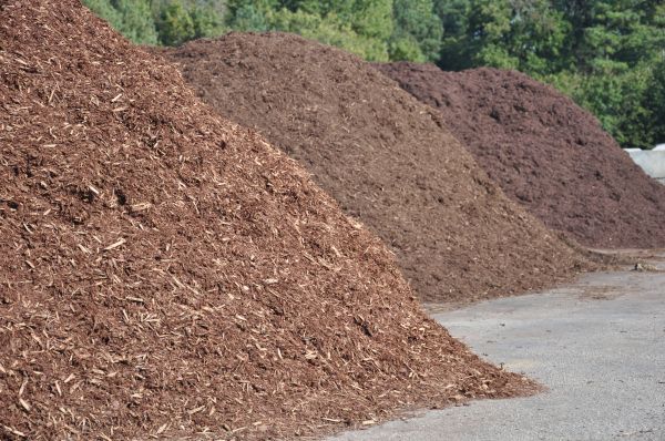 Brown Mulch Delivery in Lakeville