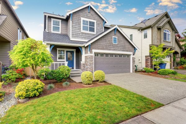 Curb Appeal Landscaping in Lakeville